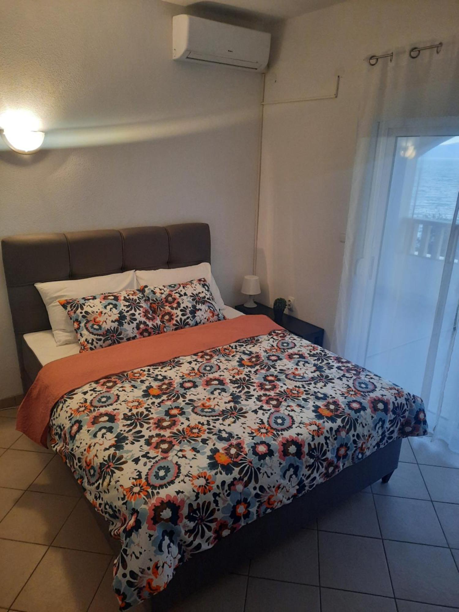 Apartments With Sea View Drvenik Makarska Riviera Eksteriør bilde
